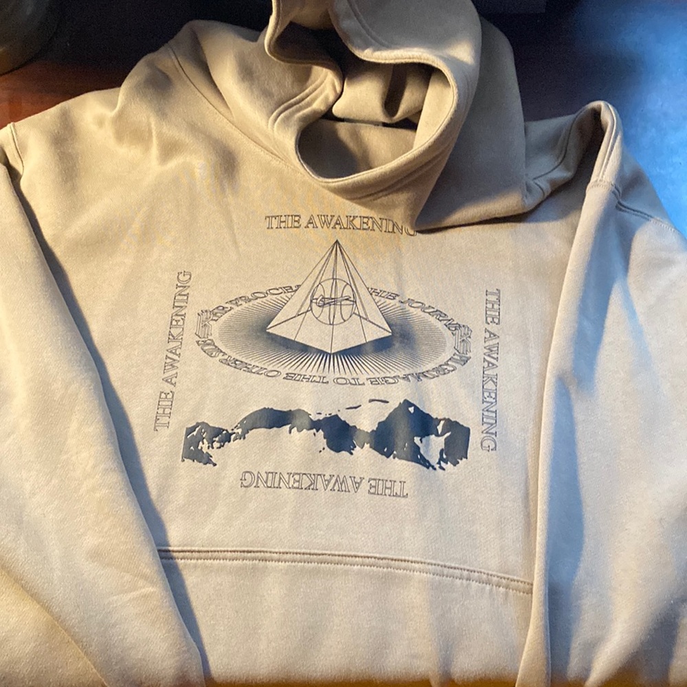 Kyrie Irving “the awakening” sweater Nike